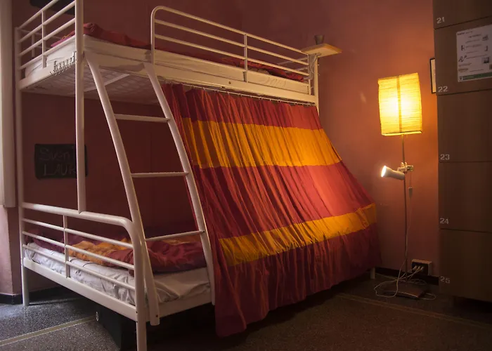 Vandrerhjem Manena *